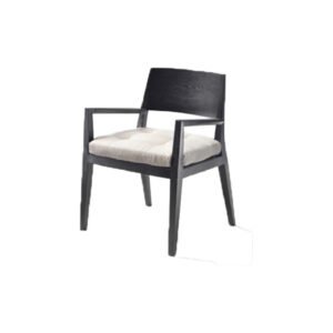 Silla negra con brazo en tela