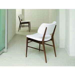 Silla en piel blanca